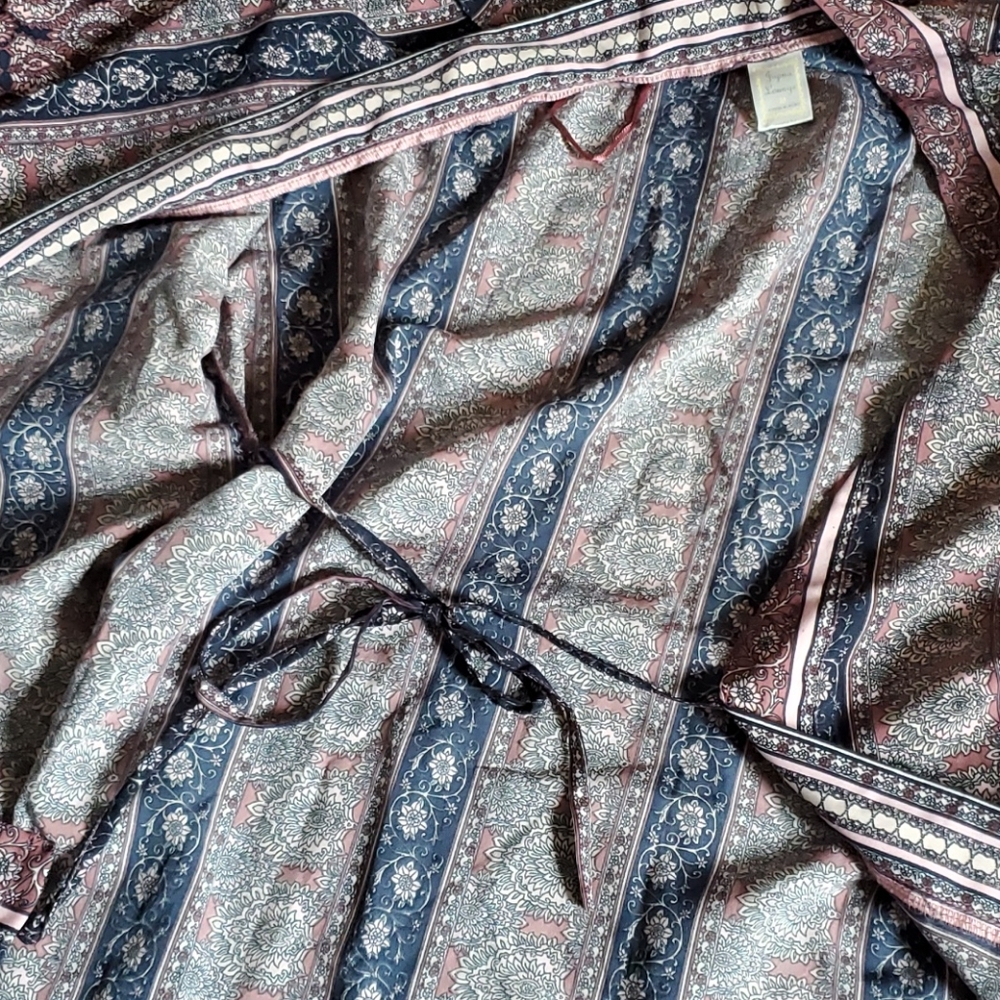 Japna Lounge Robe - Picture 6 of 6